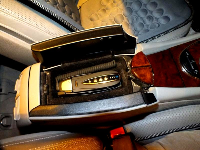 Gdzie znajduje się moduł Bluetooth w Mercedesie W211 i jak go podłączyć