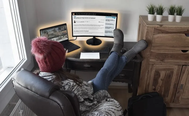 Jak bezproblemowo podłączyć drugi monitor do laptopa – poradnik konfiguracji krok po kroku