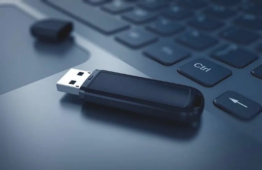Jak łatwo zbootować pendrive i uruchomić komputer z USB krok po kroku