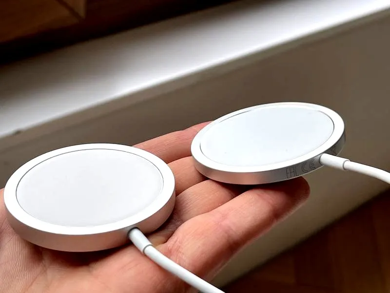 Tajniki indukcji elektromagnetycznej: jak działa ładowarka bezprzewodowa?